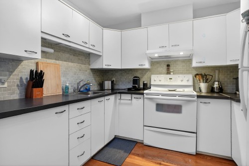 Kitchen - 12-500 Rue Ste-Hélène, Longueuil (Le Vieux-Longueuil), QC - Indoor Photo Showing Kitchen