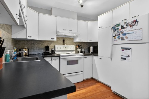Kitchen - 12-500 Rue Ste-Hélène, Longueuil (Le Vieux-Longueuil), QC - Indoor Photo Showing Kitchen With Double Sink
