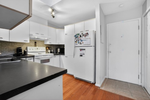 Kitchen - 12-500 Rue Ste-Hélène, Longueuil (Le Vieux-Longueuil), QC - Indoor Photo Showing Kitchen