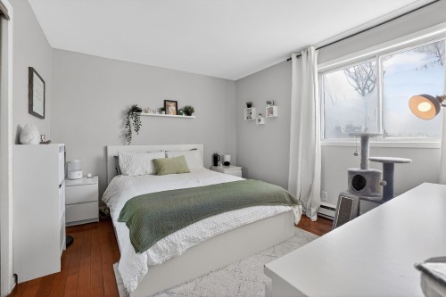Master Bedroom - 12-500 Rue Ste-Hélène, Longueuil (Le Vieux-Longueuil), QC - Indoor Photo Showing Bedroom