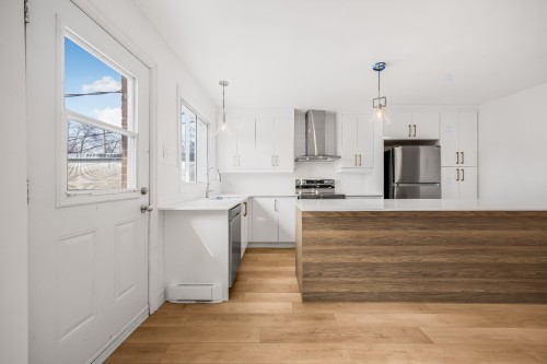 Cuisine - 8745 Rue Hochelaga, Montréal (Mercier/Hochelaga-Maisonneuve), QC - Indoor Photo Showing Kitchen