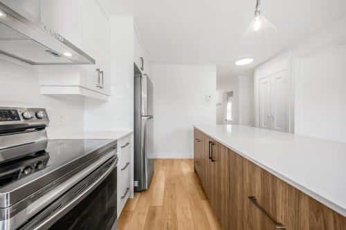 Cuisine - 8745 Rue Hochelaga, Montréal (Mercier/Hochelaga-Maisonneuve), QC - Indoor Photo Showing Kitchen With Upgraded Kitchen