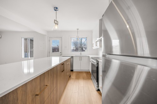 Cuisine - 8745 Rue Hochelaga, Montréal (Mercier/Hochelaga-Maisonneuve), QC - Indoor Photo Showing Kitchen With Upgraded Kitchen