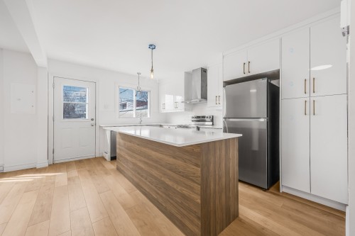 Cuisine - 8745 Rue Hochelaga, Montréal (Mercier/Hochelaga-Maisonneuve), QC - Indoor Photo Showing Kitchen