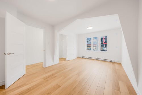 Chambre à coucher principale - 8745 Rue Hochelaga, Montréal (Mercier/Hochelaga-Maisonneuve), QC - Indoor Photo Showing Other Room