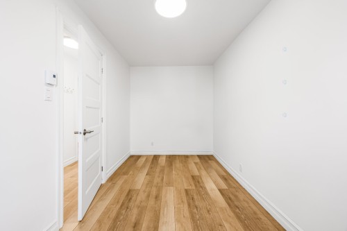 Chambre à coucher - 8745 Rue Hochelaga, Montréal (Mercier/Hochelaga-Maisonneuve), QC - Indoor Photo Showing Other Room