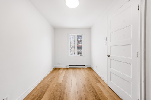 Chambre à coucher - 8745 Rue Hochelaga, Montréal (Mercier/Hochelaga-Maisonneuve), QC - Indoor Photo Showing Other Room