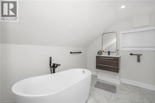 60 West 1St Street, Hamilton, ON - Indoor Photo Showing Bathroom
