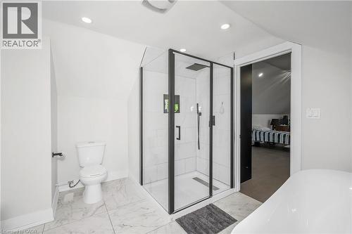 60 West 1St Street, Hamilton, ON - Indoor Photo Showing Bathroom
