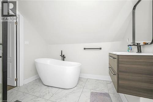 60 West 1St Street, Hamilton, ON - Indoor Photo Showing Bathroom