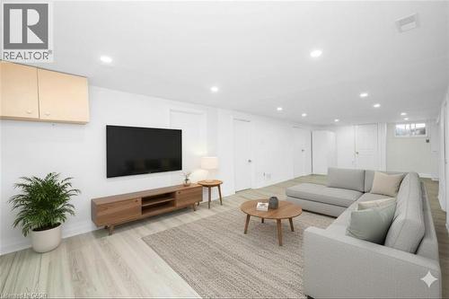 60 West 1St Street, Hamilton, ON - Indoor Photo Showing Living Room