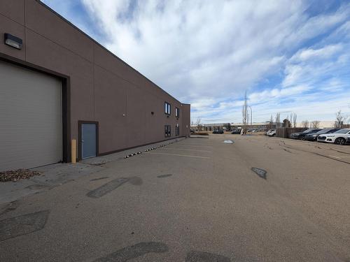 100 330  Circle Drive, St. Albert, AB 