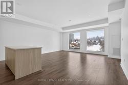 Open concept with 9' ceilings - 