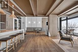 Party room with bar - 