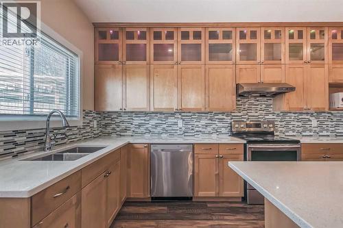 23 Cheltenham Road Nw, Calgary, AB - Indoor Photo Showing Kitchen With Double Sink With Upgraded Kitchen