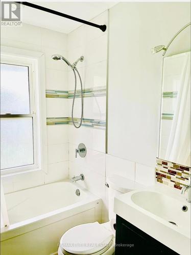 110 Front Street E, Whitby, ON - Indoor Photo Showing Bathroom