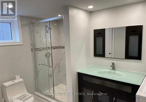 110 Front Street E, Whitby, ON - Indoor Photo Showing Bathroom