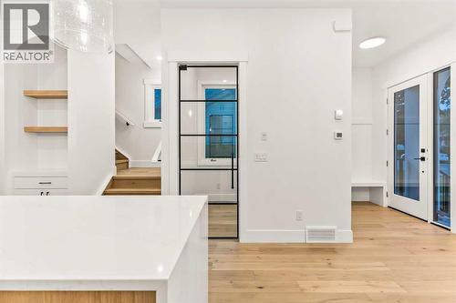 520 34A Street Nw, Calgary, AB - Indoor