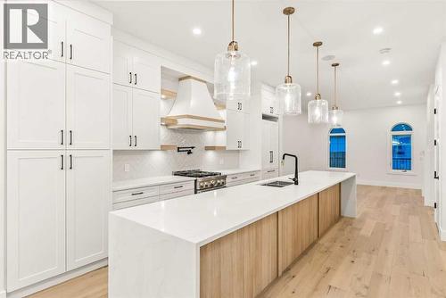 520 34A Street Nw, Calgary, AB - Indoor Photo Showing Kitchen With Double Sink With Upgraded Kitchen