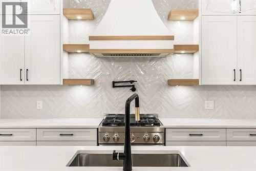 520 34A Street Nw, Calgary, AB - Indoor Photo Showing Kitchen