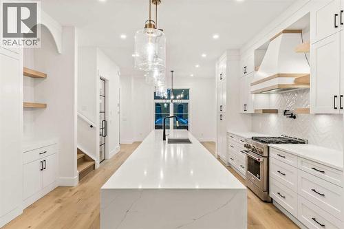 520 34A Street Nw, Calgary, AB - Indoor Photo Showing Kitchen With Upgraded Kitchen