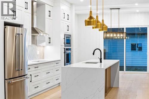 520 34A Street Nw, Calgary, AB - Indoor Photo Showing Kitchen With Stainless Steel Kitchen With Upgraded Kitchen
