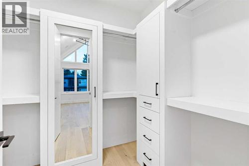 520 34A Street Nw, Calgary, AB - Indoor Photo Showing Other Room