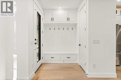 520 34A Street Nw, Calgary, AB - Indoor Photo Showing Other Room