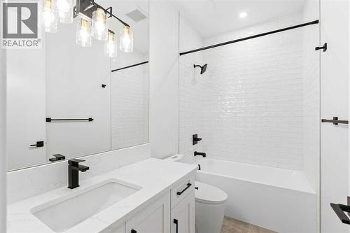 520 34A Street Nw, Calgary, AB - Indoor Photo Showing Bathroom