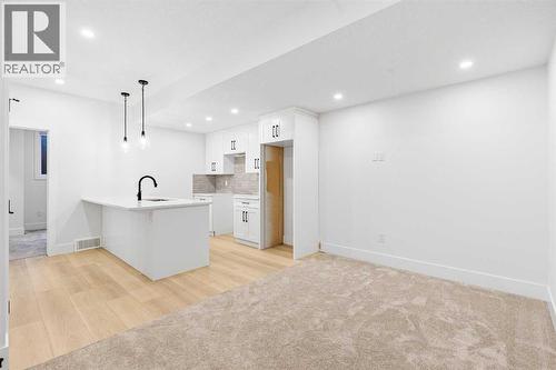 520 34A Street Nw, Calgary, AB - Indoor Photo Showing Other Room