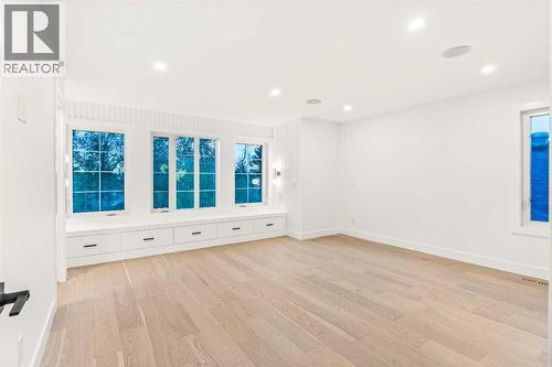 520 34A Street Nw, Calgary, AB - Indoor Photo Showing Other Room