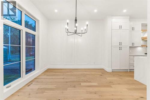 520 34A Street Nw, Calgary, AB - Indoor