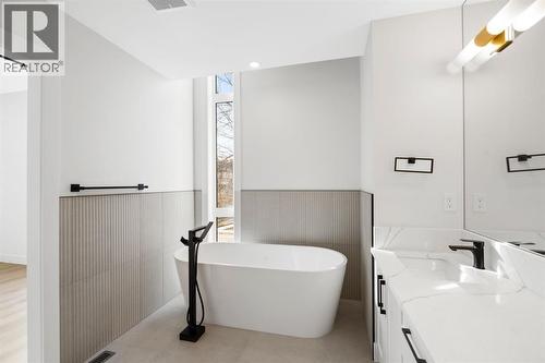 520 34A Street Nw, Calgary, AB - Indoor Photo Showing Bathroom