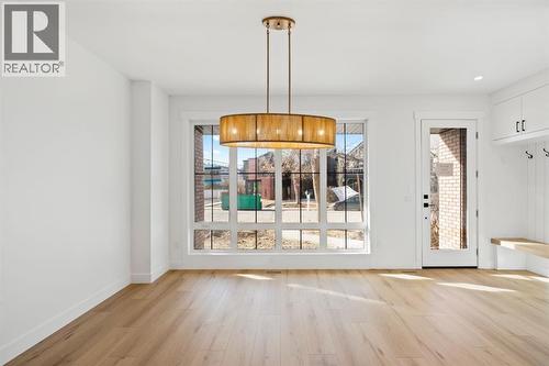 520 34A Street Nw, Calgary, AB - Indoor