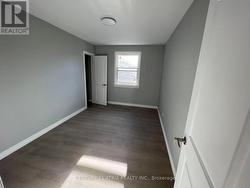 UPPER - 757 LOCK STREET  Peterborough, ON K9J 2Z3