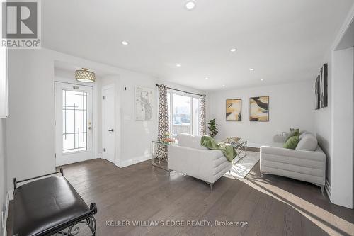 60 West 1St Street, Hamilton, ON - Indoor Photo Showing Living Room