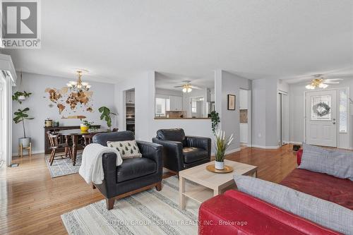 20 Endeavour Drive, Cambridge, ON - Indoor Photo Showing Living Room