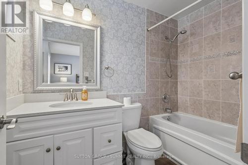 20 Endeavour Drive, Cambridge, ON - Indoor Photo Showing Bathroom