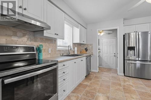 20 Endeavour Drive, Cambridge, ON - Indoor Photo Showing Kitchen With Double Sink