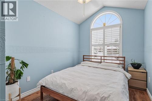 20 Endeavour Drive, Cambridge, ON - Indoor Photo Showing Bedroom
