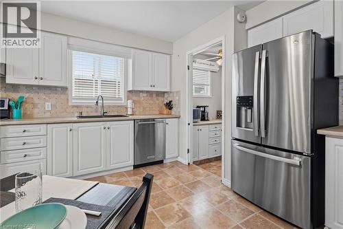 20 Endeavour Drive, Cambridge, ON - Indoor Photo Showing Kitchen