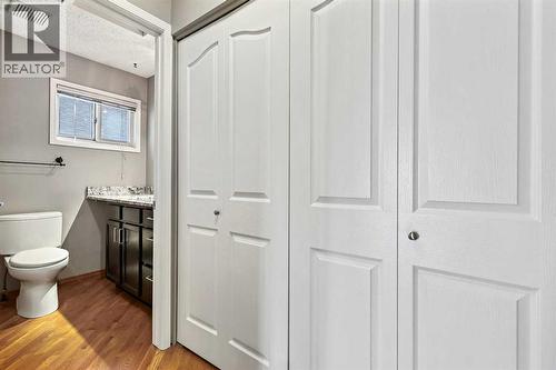 128 Ventura Way Ne, Calgary, AB - Indoor Photo Showing Bathroom