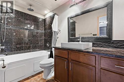 128 Ventura Way Ne, Calgary, AB - Indoor Photo Showing Bathroom