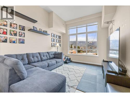 3832 Old Okanagan Highway Unit# 3406, West Kelowna, BC - Indoor Photo Showing Living Room