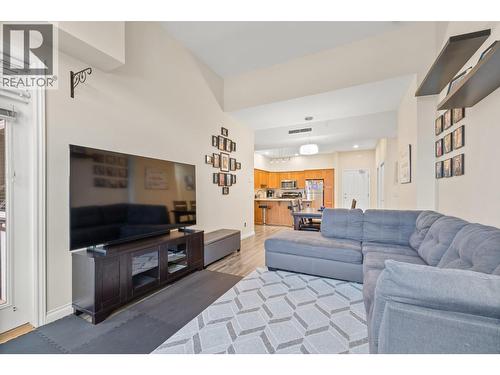 3832 Old Okanagan Highway Unit# 3406, West Kelowna, BC - Indoor Photo Showing Living Room