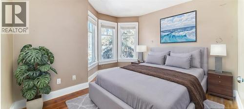 2125 36 Avenue Sw, Calgary, AB - Indoor Photo Showing Bedroom