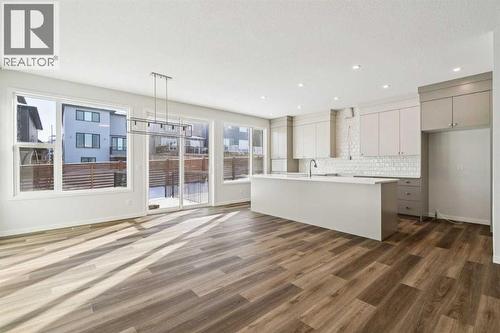 28 Calhoun Rise Ne, Calgary, AB - Indoor Photo Showing Kitchen