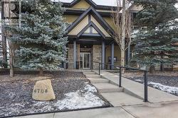 201, 4704 Stanley Road SW  Calgary, AB T2S 2R2