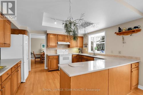 9 Woodthrush Green, Ottawa, ON - Indoor Photo Showing Kitchen With Double Sink