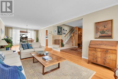 9 Woodthrush Green, Ottawa, ON - Indoor Photo Showing Living Room
